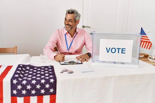 Middle Age Grey Haired Man Electoral Table President Writing Clipboard — Stock Photo, Image