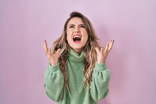 Young Caucasian Woman Standing Pink Background Crazy Mad Shouting Yelling — Stockfoto