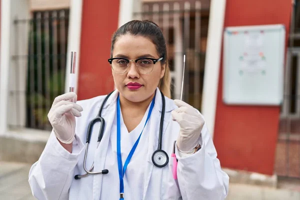 Young Hispanic Doctor Woman Doing Coronavirus Infection Nasal Test Relaxed — Stock Photo, Image