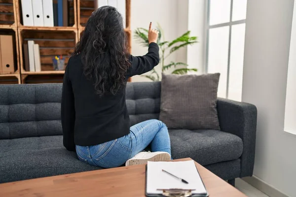 Young Asian Woman Consultation Office Posing Backwards Pointing Ahead Finger — Stock Photo, Image