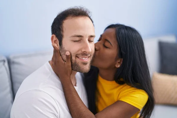 Man Woman Interracial Couple Hugging Each Other Kissing Home — Fotografia de Stock