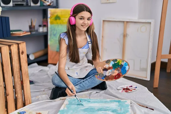 Adorable Girl Artist Listening Music Drawing Art Studio — Stockfoto