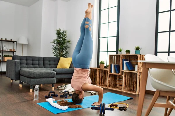 Young Woman Back View Training Yoga Home — Fotografia de Stock