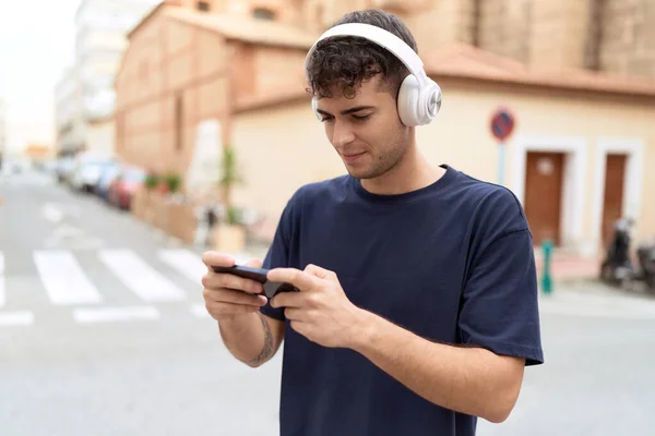 Young Hispanic Man Smiling Confident Playing Video Game Street — Stock Photo, Image