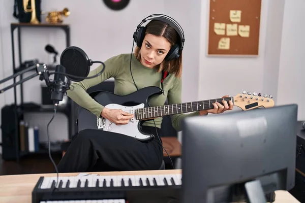 Young Beautiful Hispanic Woman Musician Playing Electrical Guitar Music Studio — Foto Stock