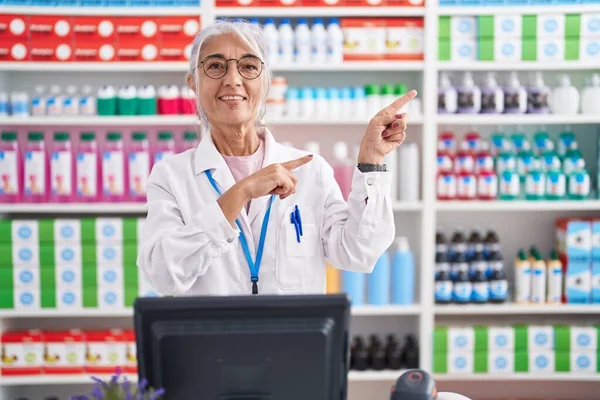 Middle Age Woman Tattoos Working Pharmacy Drugstore Smiling Looking Camera — Stock Photo, Image