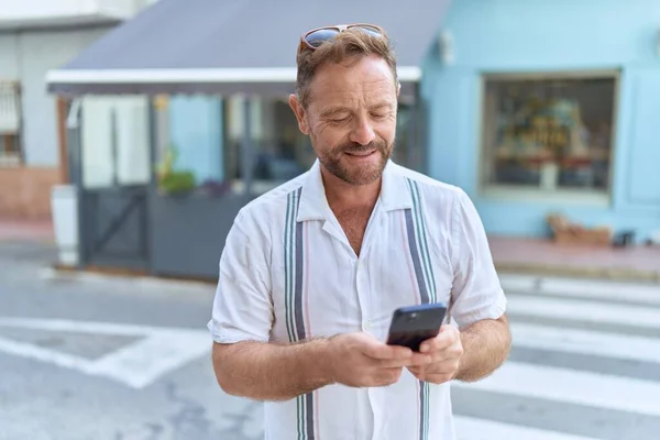 Middle Age Man Smiling Confident Using Smartphone Coffee Shop Terrace — Stock fotografie