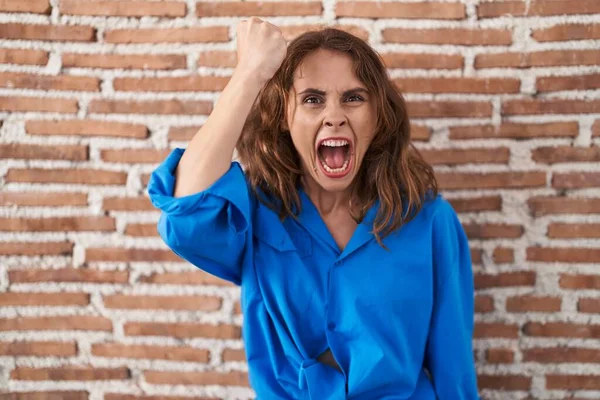Beautiful Brunette Woman Standing Bricks Wall Angry Mad Raising Fist — Stock Photo, Image