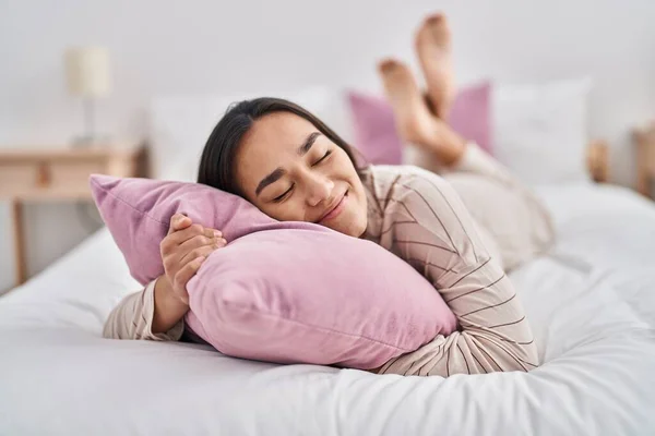 Young Hispanic Woman Hugging Pillow Lying Bed Bedroom — Photo