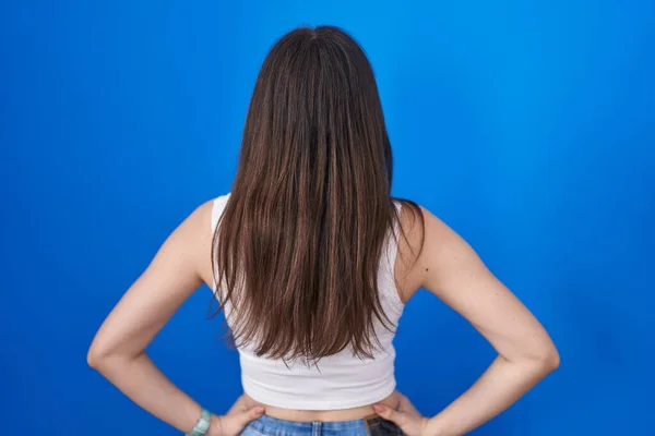 Young Caucasian Woman Standing Blue Background Standing Backwards Looking Away — 스톡 사진