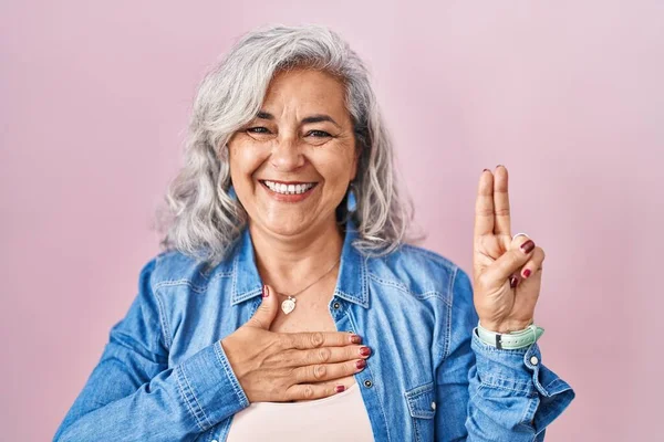 Middle Age Woman Grey Hair Standing Pink Background Smiling Swearing — Fotografia de Stock