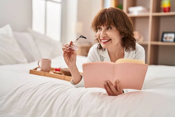 Middle Age Woman Having Breakfast Reading Book Bedroom — Stock Fotó