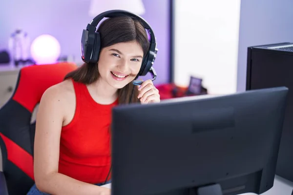 Young Caucasian Woman Streamer Smiling Confident Having Video Call Gaming — Stok fotoğraf