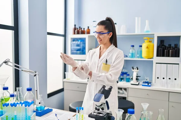 Young Beautiful Hispanic Woman Scientist Smiling Confident Wearing Gloves Laboratory — Foto Stock