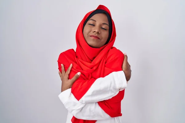 Junge Arabische Frau Mit Traditionellem Islamischen Hijab Schal Die Sich — Stockfoto
