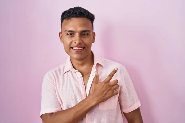 Young Hispanic Man Standing Pink Background Cheerful Smile Face Pointing — Fotografia de Stock
