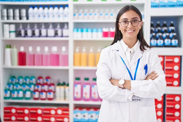 Young Beautiful Hispanic Woman Pharmacist Smiling Confident Standing Arms Crossed — Fotografia de Stock