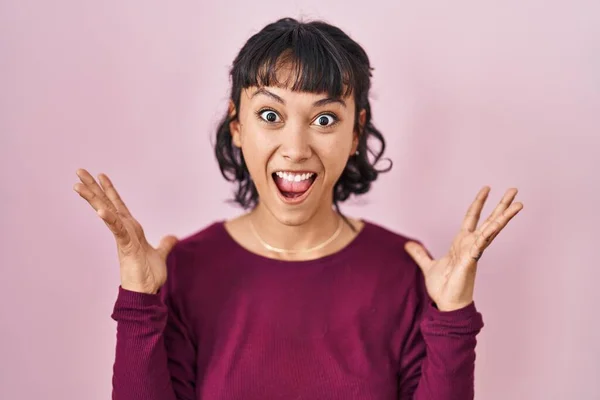 Young Beautiful Woman Standing Pink Background Celebrating Crazy Amazed Success — Foto Stock