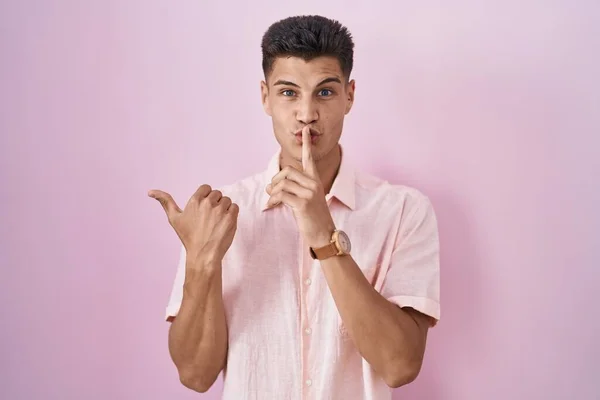 Young Hispanic Man Standing Pink Background Asking Quiet Finger Lips — 图库照片