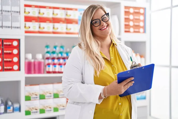 Young Woman Pharmacist Smiling Confident Writing Document Pharmacy — Foto Stock
