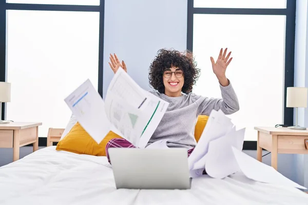 Young Middle East Woman Using Laptop Throwing Paperwork Bedroom — Stock Photo, Image