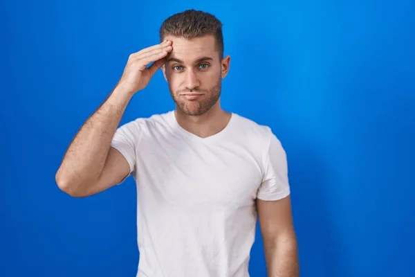 Young Caucasian Man Standing Blue Background Worried Stressed Problem Hand — Stock Photo, Image