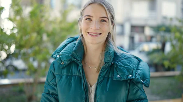 Young Blonde Woman Smiling Confident Showing Braces Park —  Fotos de Stock