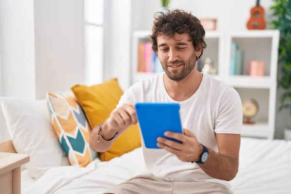 Young Hispanic Man Using Touchpad Sitting Bed Bedroom — Photo