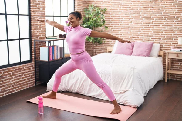 African American Woman Smiling Confident Training Yoga Bedroom — Photo