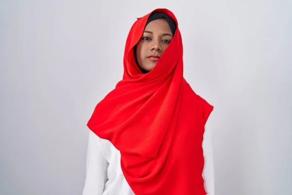 Junge Arabische Frau Mit Traditionellem Islamischen Hijab Schal Entspannt Mit — Stockfoto