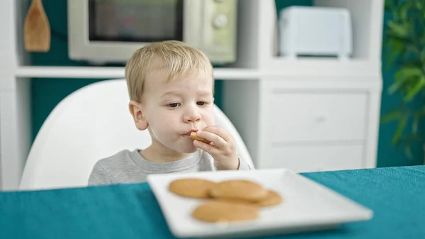 Caucasian Toddler Sitting Table Eating Cookies Dinning Room — Stock Photo, Image