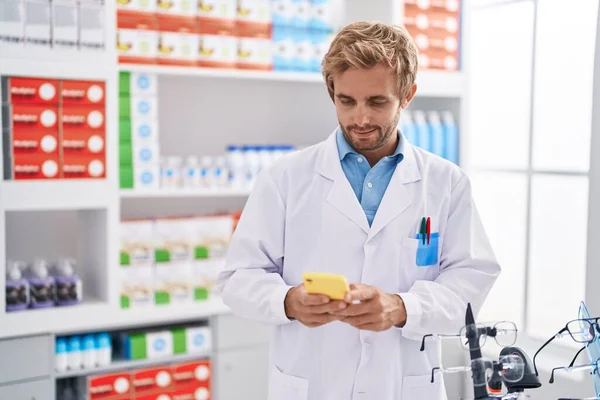 Young Man Pharmacist Using Smartphone Working Pharmacy — Stock fotografie
