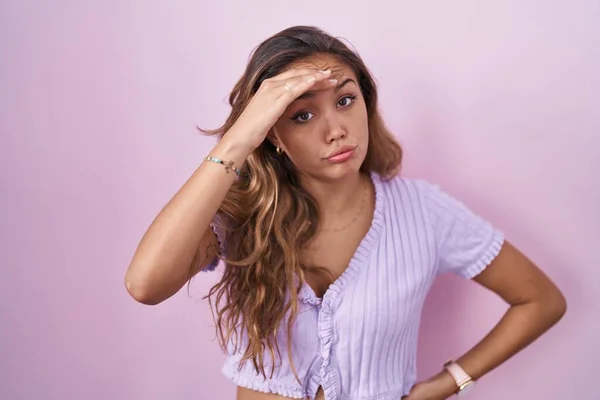 Young Hispanic Woman Standing Pink Background Worried Stressed Problem Hand —  Fotos de Stock