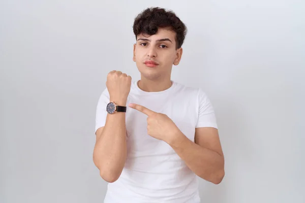 Joven Hombre Binario Con Camiseta Blanca Casual Prisa Apuntando Ver — Foto de Stock
