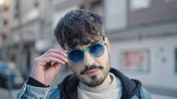 Young Hispanic Man Smiling Confident Wearing Sunglasses Street — Photo