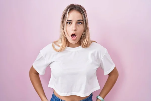 Young Blonde Woman Standing Pink Background Afraid Shocked Surprise Amazed — Stock Photo, Image