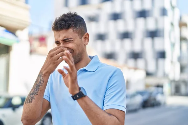 Uomo Afroamericano Che Puzza Cattivo Odore Strada — Foto Stock