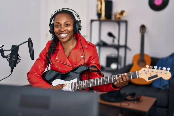 African American Woman Musician Playing Guitar Music Studio — Photo
