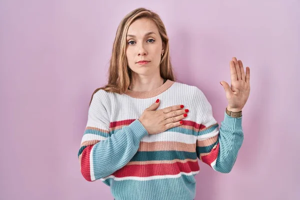 Young Blonde Woman Standing Pink Background Swearing Hand Chest Open — Stock Photo, Image