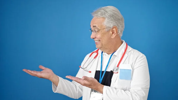 Middle Age Man Grey Hair Doctor Smiling Confident Presenting Isolated — Stock Photo, Image