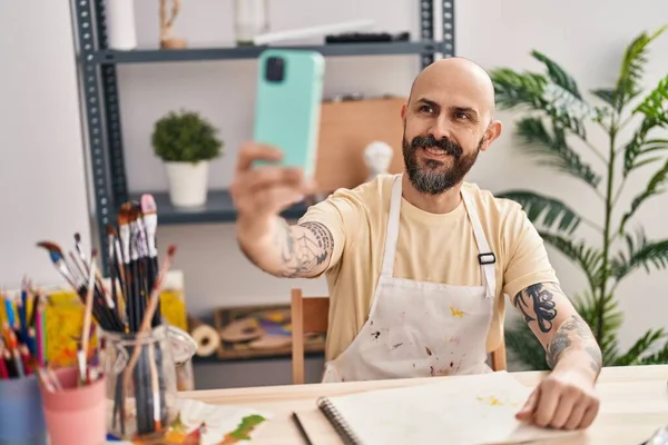 Young Bald Man Artist Smiling Confident Make Selfie Smartphone Art — Stock Photo, Image