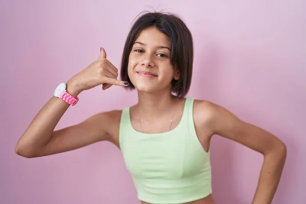 Young Girl Standing Pink Background Smiling Doing Phone Gesture Hand — Stock Photo, Image