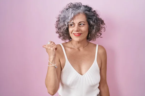 Middle Age Woman Grey Hair Standing Pink Background Smiling Happy — Stock Photo, Image