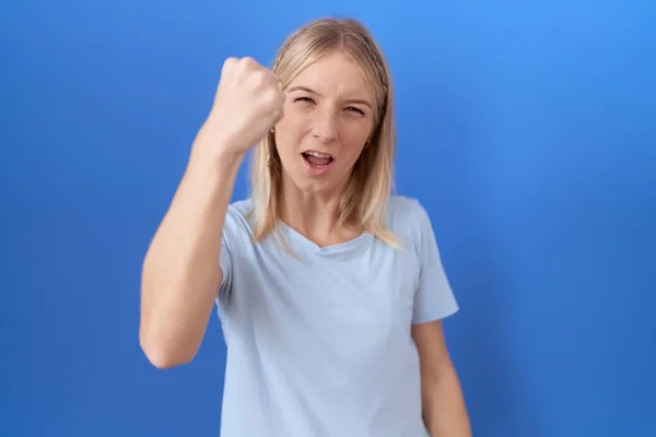Jonge Blanke Vrouw Draagt Casual Blauw Shirt Boos Gek Opvoeding — Stockfoto