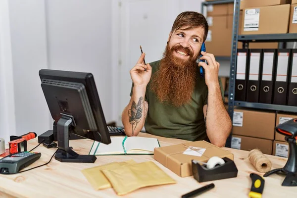 Young Redhead Man Business Worker Talking Smartphone Office — Φωτογραφία Αρχείου