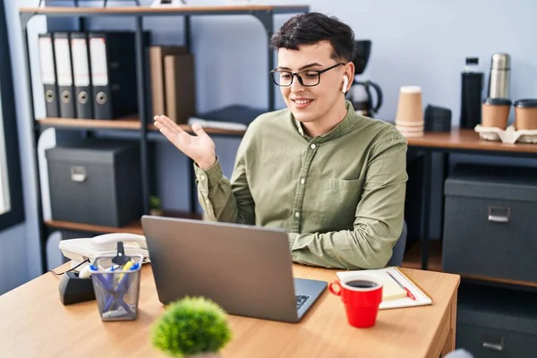 Non Binary Person Working Office Wearing Glasses Celebrating Achievement Happy — Stock Photo, Image