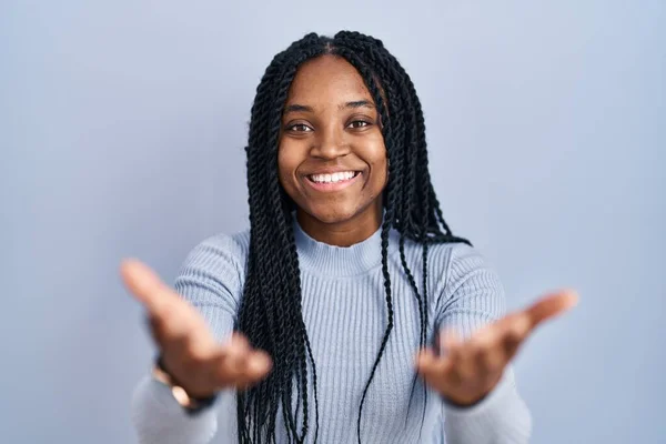 African American Woman Standing Blue Background Smiling Cheerful Offering Hands — Foto Stock