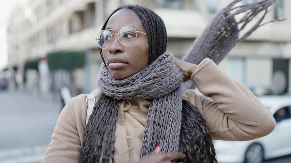 African Woman Putting Scarf Cold Weather Street — Stock Photo, Image