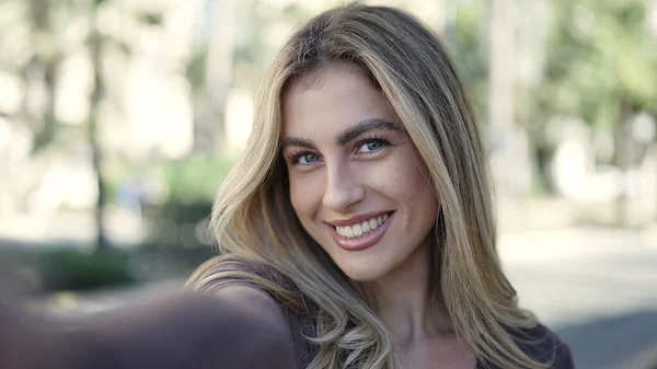 Young Blonde Woman Smiling Confident Making Selfie Camera Park — Foto de Stock
