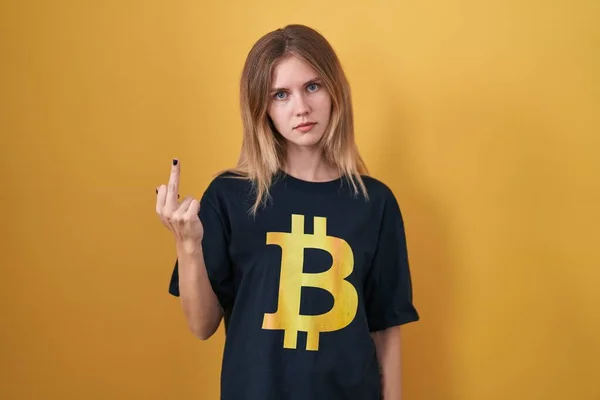 Blonde Caucasian Woman Wearing Bitcoin Shirt Showing Middle Finger Impolite —  Fotos de Stock